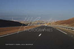 Image du Maroc Professionnelle de  Un virage près du fleuve Oum Errabia aux environ de Marrakech sur l'autoroute Marrakech - Casablanca, Mardi 15 Janvier 2008. (Photo / Abdeljalil Bounhar) 